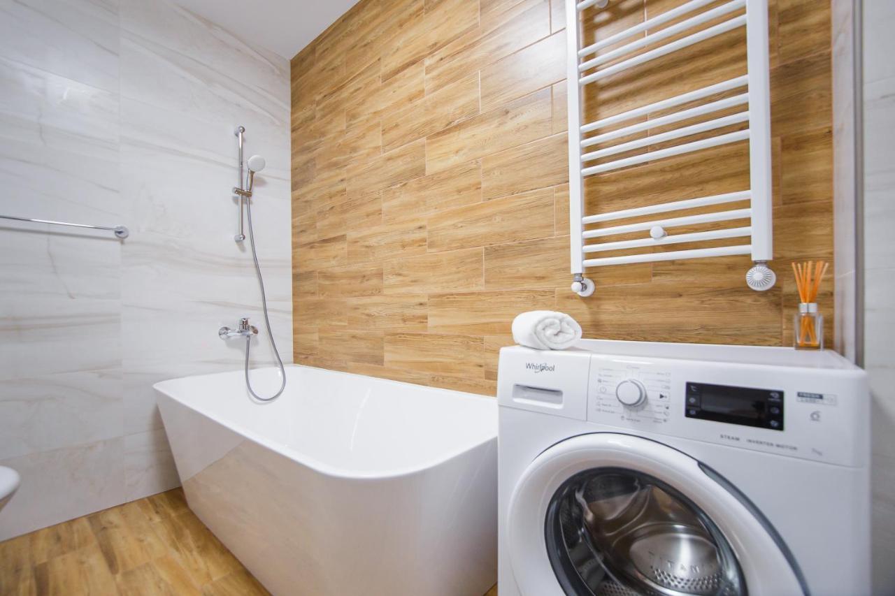 Creamy Wood Haven Daire Oradea Dış mekan fotoğraf