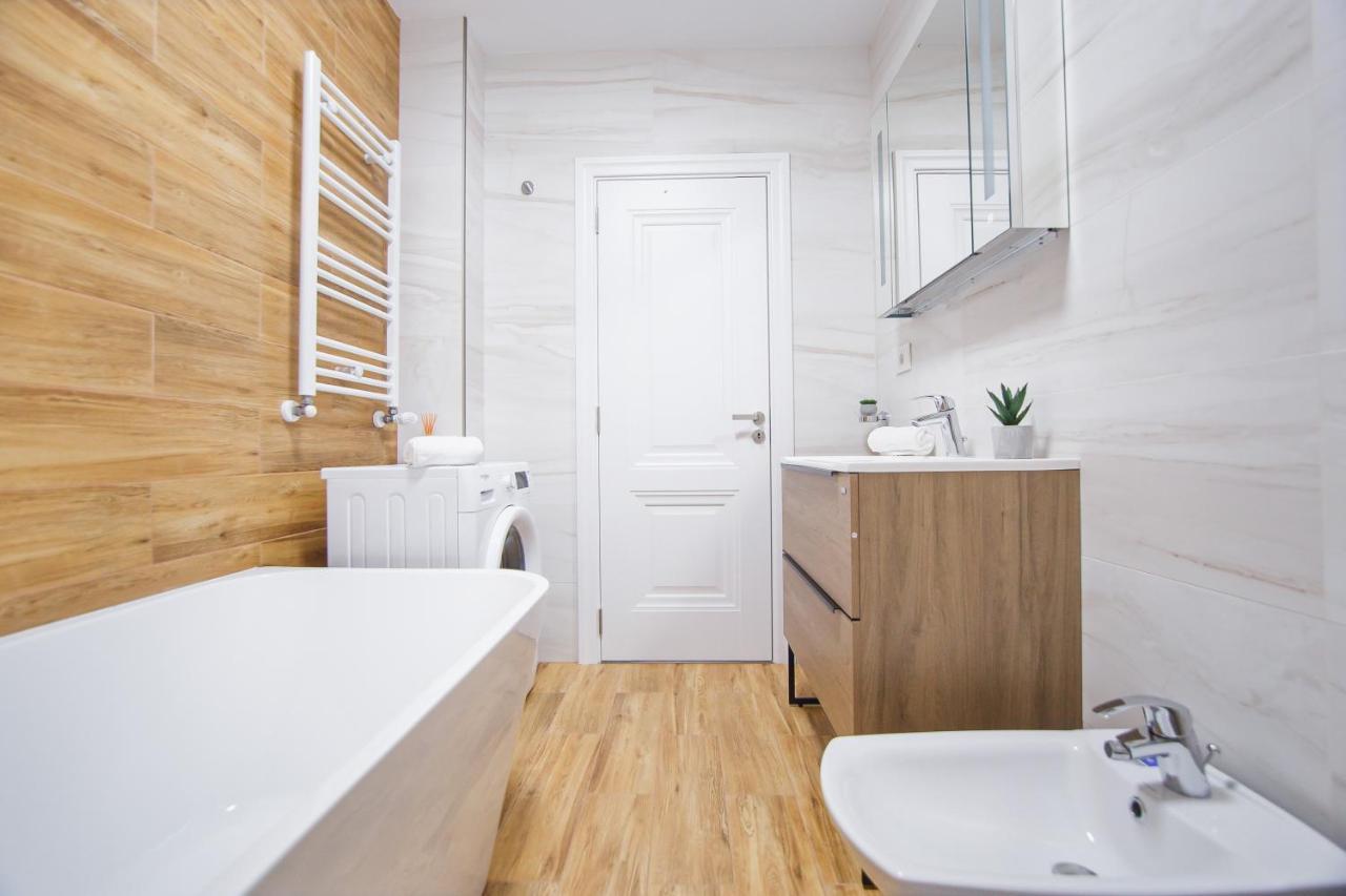 Creamy Wood Haven Daire Oradea Dış mekan fotoğraf